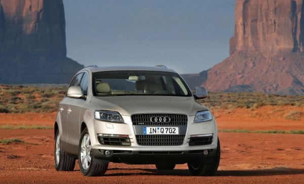Година на основаване: 1932; първи модел с повишена проходимост: Q7 (2005 г.); "съпротива": 73 години

За рожден ден на марката се счита датата 29 юни 1932 година, когато Audi, Horch, Wanderer и DKW се обединяват в Auto Union AG и се появява известното и до днес лого с четирите кръга, символизиращо всеки един от участниците.

И макар в дългата история на компанията да е пълно с епохални събития и велики инженерни постижения, включително 4х4 системата quattro, първият SUV на марката излиза през 2005 година. Q7 е и родоначалник на голяма гама кросоувъри.