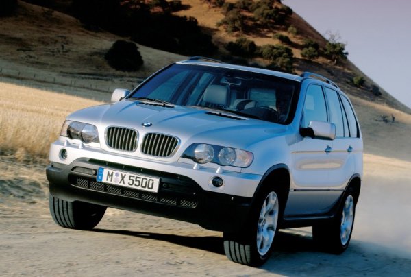 Година на основаване: 1916; първи модел с повишена проходимост: X5 (1999 г.); "съпротива": 83 години

Първият SUV на компанията от Мюнхен се появява на бял свят през 1999 година, като отговор на Mercedes M-Class, показан две години по-рано. Но за разлика от конкурента на Damiler, който е на рама, Х5 е на самоносеща конструкция и може да се каже, че за времето си е доста по-модерна концепция.

Нещо повече: до появата през 2002 на Porsche Cayenne, баварският кросоувър с индекс Е53 фактически нямал аналог, който да успее така добре да съчетае добро поведение както на пътя, така и извън него.