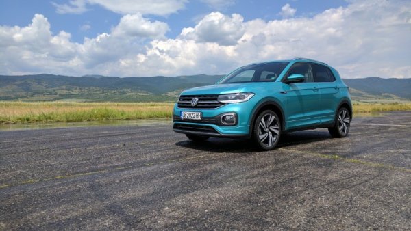 Volkswagen вече има три субкомпактни кросоувъра на една и съща платформа - към T-Cross и T-Roc от края на миналата година се присъедини и крос-купето Taigo. Извън дизайна, съществени разлики между него и T-Cross няма. 
