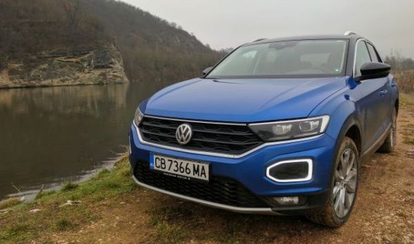 Дълъг 4.23 метра, T-Roc е на практика повдигната версия на Polo - и доста безпардонно открадна голяма част от пазарния дял на традиционния хечбек. 
