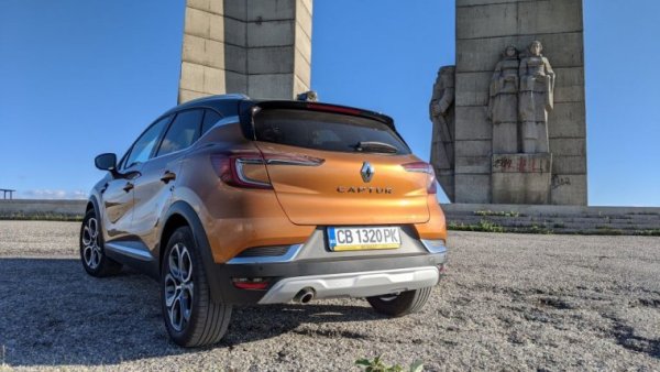 Първата генерация на Captur бе един от най-достъпните модели в сегмента, но с идването на второто поколение и този модел се поддаде на вилнеещата в автомобилния сектор инфлация. Между 360-те регистрирани бройки през 2021 има и 21 Е-Tech хибрида. 
