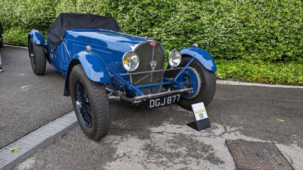 Между 1933 и 1940 това е единственият серийно произвеждан модел от Bugatti, като ползва 3.3-литровия осемцилиндров мотор от състезателното Type 59. Това е и върхът в кариерата на Жан Бугати, наследника на стария Еторе и главния конструктор на компанията в предвоенната епоха. 
Type 57 S е създаден най-вече с мисълта да развива рекордни скорости. Скъсената каросерия използва амортисьори De Ram и V-образен радиатор. 
