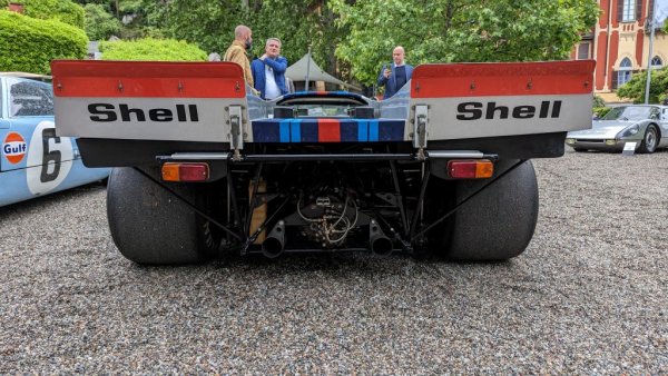 За целта гениалният инженер на Porsche Ханс Мецгер съединява два стандартни 6-цилиндрови боксерни двигателя от 911 под формата на 180-градусово V, и добавя турбокомпресор. Изискванията на FIA за хомологация изискват продажбата на 25 "цивилни" бройки, но тази кола не е от тях. Тя е участвала на старта в Залцбург, преди да бъде продадена в Америка. Сегашният й собственик редовно участва с нея в исторически ралита. Буквата К в името е от Kurzheck - къса опашка. 
