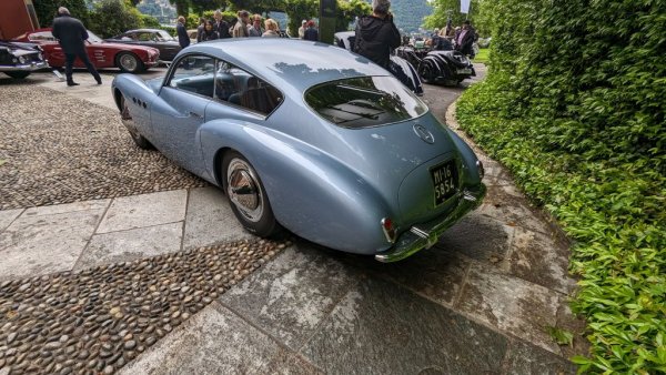 През 1950 Лурани влиза в ролята и на автомобилен дизайнер, нахвърляйки проекта за тази Alfa, превъплътена после в метал от ателието Riva. Сложното шаси и окачване са разработени от Гуидо Катанео. Тази единствена по рода си Berlinetta печели конкурса за елегантност Lido di Venezia още с първата си поява, по-късно е продадена в САЩ, а сега е първата й поява в Европа от 72 години насам. 
