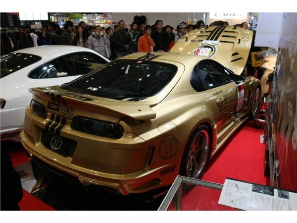 Тя е оборудвана със съединител ORC и променен диференциал, не позволяващ приплъзване.