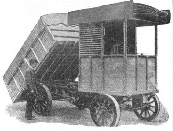 Счита се, че първият самоходен боклукчийски превоз се появява през 1897 година в западната част на Лондон. Името му е Thornycroft — от това на производителя Thornycroft Steam Wagon and Carriage Company, на когото общинския съвет на Чизуик поръчал вагонетка с парен двигател и конструкция, предназначена за "събиране на прах и битови отпадъци"