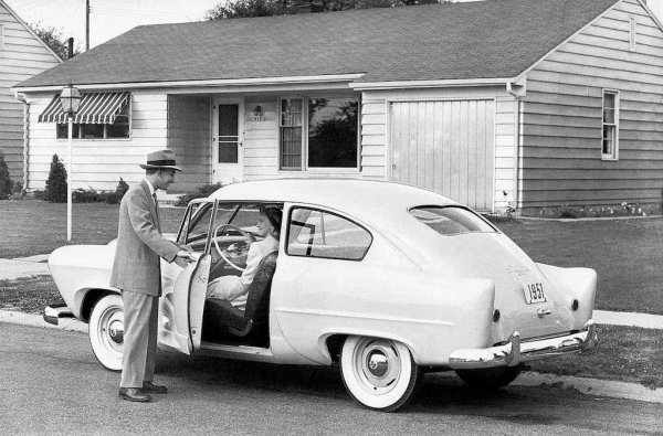 Индустриалецът Хенри Джон Кайзер, син на немски имигранти, успява да изгради сериозна автомобилна империя. Без да му липсва скромност, през 1950 година той кръщава новия компактен модел на  Kaiser-Frazer Corporation - Henry J, на свое име. Като император в собствената си империя.

Двувратият седан се произвежда до 1954 година във фабриката на корпорацията в Мичиган. Моделът се прави в две версии - с 2,2-литров четирицилиндров двигател (68 к.с.) и 2,6-литров шестцилиндров (80 к.с.), със задвижване на задните колела.
