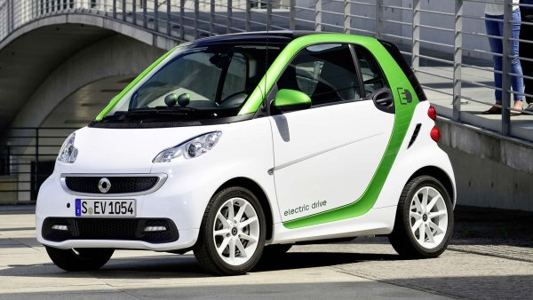 Smart fortwo electric drive, произвеждан от 2012 до 2015 г., е вторият най-евтин електрически автомобил на пазара втора ръка. От него обаче има малко бройки, но с повече търпение може да се намерят такима за 7500 евро. По-новите или с по-малък пробег струват около 10 000 евро.

Цена: 7500-10 000 евро

Среден пробег на по-старите екземпляри: 58 000 км

Мощност: 75 и 82 к.с

Батерия: 17,6 кВт/ч

Автономност: 145 км (NEDC)

Период на производство: 2012-2015 г.