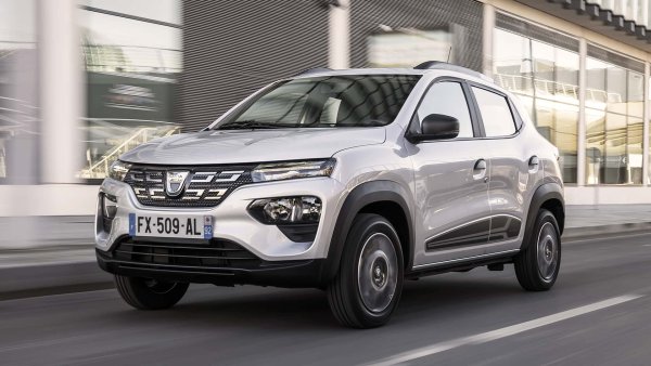 Dacia Spring е един от най-новите електрически автомобили, но вече се продава и на старо. Цените започват от 10 000 евро за версията с 44 к.с., но при по-новите есземпляри тя е почти като на нова – 16 000 евро.

Цена: 10 000-16 000 евро

Среден пробег на по-стари екземпляри: 29 000 км

Мощност 45 и 65 к.с.

Батерия: 26,8 кВт/ч

Автономност: 220-230 км (WLTP)

Период на производство 2019-досега