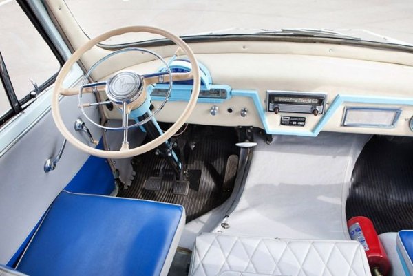 Дизайнът се харесва и Леонид Гайдай даже снима един "Старт" в легендарната си комедия "Кавказка пленница". По най-различни номенклатурни съображения обаче не се стига до масово производство и след около 150 сглобени екземпляра проектът е изоставен. Масов съветски микробус се появява повече от десетилетие по-късно - прословутата RAF2203 "Латвия", дело на Рижката автобусна фабрика. 
 