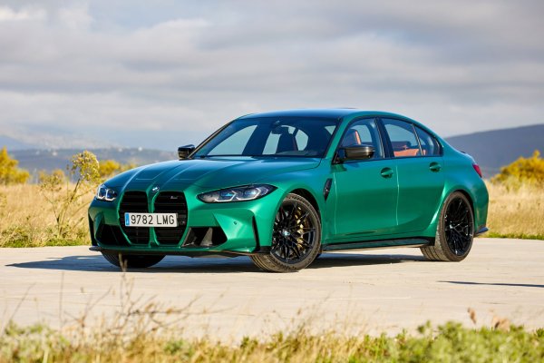 Името идва от митичното и опасно състезание с мотоциклетисти, което се провежда от 1907 г. по обществените пътища на британския о-в Ман, наречено Isle of Man TT или Tourist Trophy. Цветът e наложен при поколение G80 на BMW M3. С появата на последното поколение на M5, F90, също e добавен към каталога му.
