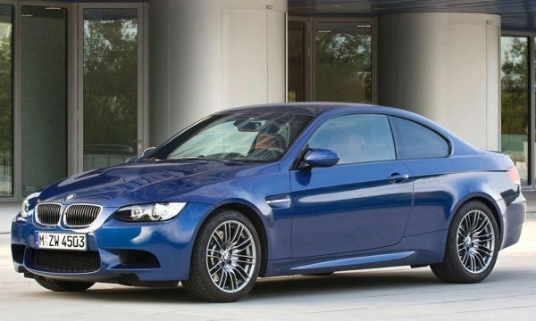 Льо Ман е домакин на най-известното състезание за издръжливост в света и не може да липсва в каталога на BMW с цветове, кръстени на писти.
