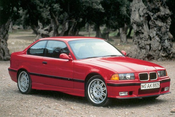 Също през 1992 г., M3 E36 е отговорен и за дебюта на Mugello Red, вид червен цвят, кръстен на италианската писта.
