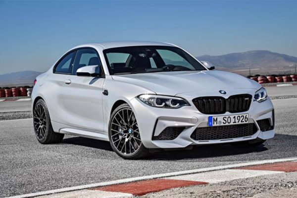 Най-новото M2 е с цветова схема, която отдава почит на немската писта "Хокенхайм".
