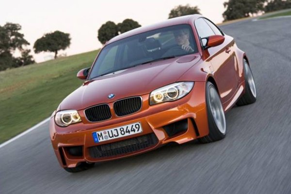 Valencia Orange, кръстен на пистата във Валенсия, е запомнен с умиление не само заради оранжевия си цвят, но и защото е свързван с велик автомобил като Serie 1M.

