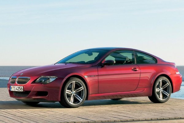 Легендарната американска писта Indianapolis Motor Speedway също е представена в цветовата схема на BMW и е била налична например за М6 от средата на 2000-те.
