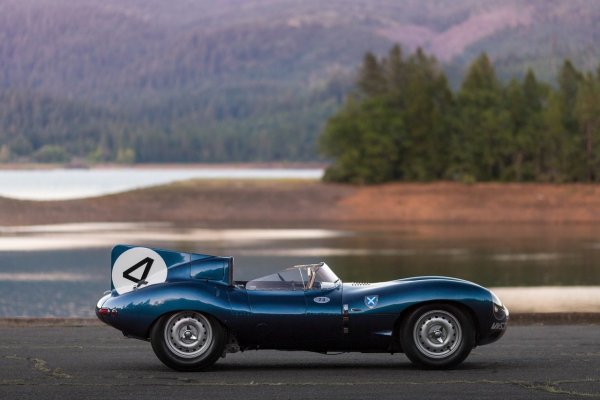 По начало D-type - състезателният предшественик на E-type - e доста рядка кола, защото само шепа са били произведени. Този обаче е още по-специален, защото е най-близкият до оригиналното състояние от оцелелите. И освен това е същата кола, която печели 24-те часа на Льо Ман през 1956. Оттогава е пазен ревниво в частна колекция и човекът, който го купи през 2016, е едва третият му собственик. 
