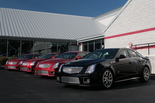 2009 Cadillac CTS-V е спортен седан от средния клас, разработен, за да бъде пряк конкурент на BMW M5 и Mercedes-Benz Е63 AMG