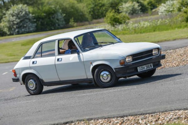 Широко смятан за един от най-лошите автомобили, излизали някога от Великобритания, малкият Allegro беше измъчван от лошо качество на изработка, шокираща надеждност и управление, което може да изпрати шофьора си навсякъде. Към това може да се добавии ужасно неефективен производствен процес, но въпреки това тази кола се продаваше добре в Обединеното кралство. 

Нещо повече – Allegro дори се превърна в икона за времето си. Най-вероятно защото беше избрана и за „най-лошата кола за всички времена“. А това си е постижение, защото по същото време на пазара имаше доста боклуци.