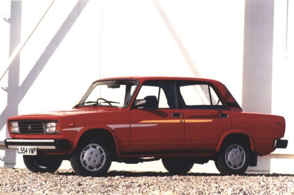 Чиста класика, произведена зад Желязната завеса, тромавата Riva редовно беше критикувана както заради спартантското си оборудване, така и за ненадеждността си, която я прави и много опасна при инцидент на пътя. Въпреки това, тази Lada се сдоби с култов статус, който остава и до днес, за да покаже какъв боклук е този автомобил.

Интересното е, че братовчедът на Riva &ndash; всъдеходната Niva, въпреки многото си недостатъци, печели симпатии заради здравината си. И мнозина са убедени, че тя никога няма да умре.