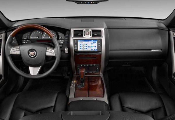 Умереният фейслифт не успя да подобри особено нещата и през 2009, след няколко години на окаяни продажби, най-сетне моделът бе зачеркнат. 
Първоначалните планове бяха за 7000 продажби годишно, но всъщност те никога не надхвърлиха 3500, а през 2008 паднаха до 1250. Общото производство едва надхвърли 15 000 бройки - и май завинаги отказа Cadillac да се пробва в сегмента на Corvette. 
