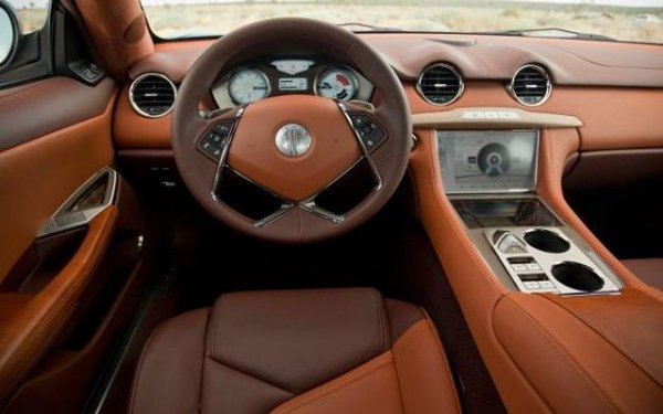 Единственият минус е, че ефективността й се оказа доста под очакваната. Реалният разход на бензин се оказа почти 10 литра на 100 км - доста над този на конкурентния Chevrolet Volt. Чувствително по-евтиният Chevrolet успя да бие Karma даже по пробег само на ток, макар да имаше много по-малка батерия. 
Цената на Fisker бе почти 100 000 долара. Дори и така дизайнът можеше да спаси положението. Но тогава се намеси късметът: първо голяма част от произведените бройки бяха унищожени от пожар по време на урагана Санди, а после банкрутира и корейският доставчик на батерии, повличайки със себе си и фирмата на Хенрик Фискер. 
Сега името се завръща благодарение на китайска компания, която откупи активите на фалиралото дружество. 
