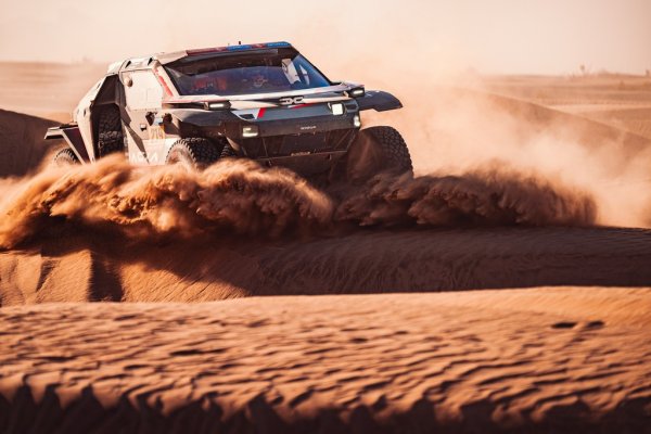 В последното десетилетие главната амбиция на Себастиян е свързана с Рали Дакар. Той е участвал във всяко издание от 2016 насам, с изключение на 2020. Три пъти е завършвал втори - през 2017, 2022 и 2023, и два пъти - трети. Има общо 28 спечелени етапа в пустинния маратон. 
