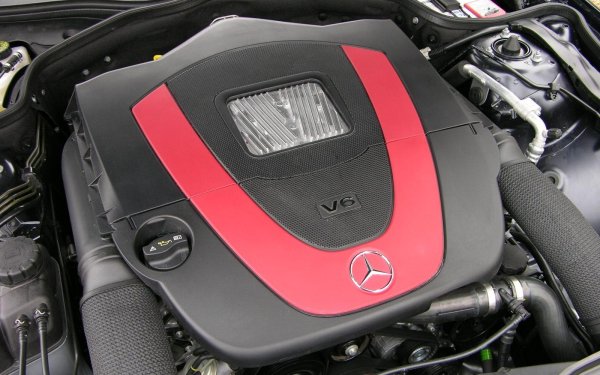 Надеждността на двигателя M272 и способността му да издържа поне 250 000 километра зависи пряко от качеството на обслужването, тъй като този агрегат не търпи бюджетна поддръжка и е много чувствителен към прегряване. 

Основната заплаха е алуминиевото покритие на цилиндрите - когато температурата се наруши или се използва нискокачествено гориво, детонацията унищожава масления филм, което неизбежно води до появата на надрасквания и скъпи ремонти.