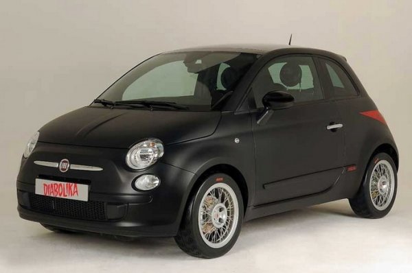 Артистична версия на Fiat 500, вдъхновена от италиaнския комикс Diabolik.