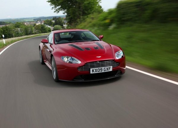Aston Martin V12 Vantage 2010