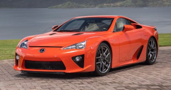 Ако спортните автомобили не могат да се движат бързо, наистина ли са спортни автомобили? Вероятно не. И тъй като индустрията преживява ренесанс на скоростта, резултатите от миналото не са нищо повече от прости цифри. Японските коли очевидно изостават от европейските си конкуренти като производителност и това се превръща в проблем.

Този проблем си има име - максимална скорост. При повечето японски спортни модели тя е сравнително ниска, което очевидно е проблем за някои хора. Те просто искат колата им да вдига 300 км/ч, а това е по силите на малко японски автомобили.