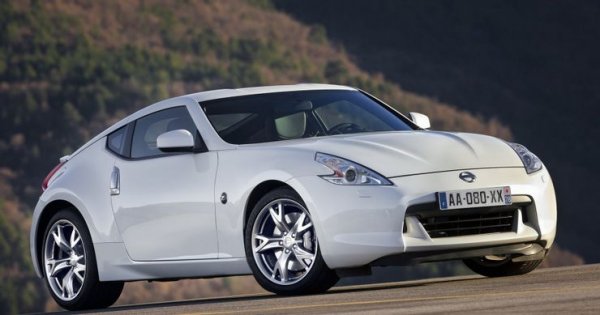 За разлика от германските съперници Mercedes, BMW, Porsche и Audi, японските спортни коли изостават на много фронтове, когато става въпрос за чисто качество на изработката. Докато тези марки поставят глобалните стандарти за дизайн, изпълнение и стил, японските спортни автомобили са принудени да се задоволят с второто място.

Поне това е впечатлението, което остава напоследък. Затова е и факт, че през последните години тези, които търсят спортна кола, избират германски модел. И това постепенно ще се окаже огромен проблем за японците.