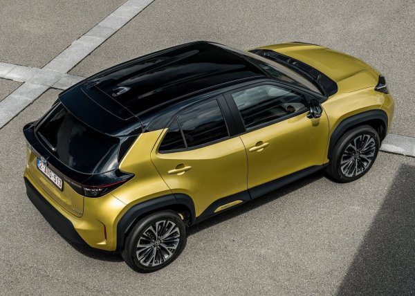 При автомобили, които се движат главно на къси разстояния, 12 V батерията може да бъде проблемна, което от своя страна може да генерира странни, трудни за свързване съобщения. При покупка си струва не само да стартирате колата веднъж, но и да направите няколко старта, да проверите работата на системите за комфорт и да поискате тест на батерията.