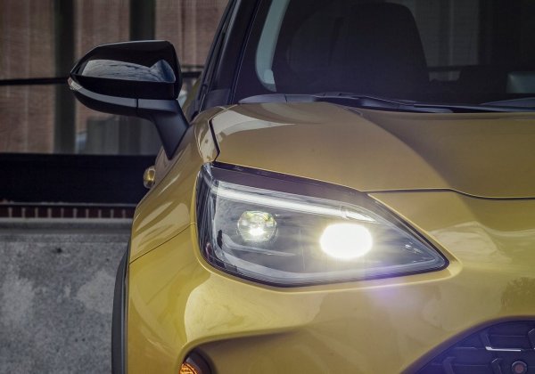 Сред отделните нередности има неправилно позиционирано предно осветление. На практика става дума за регулиране на осветлението, което не винаги работи правилно и се дерегулира. Има и ситуации, свързани с задното осветление, затова преди покупка си струва да проверите всички лампи, мигачи и правилната работа на стоп светлините.