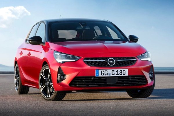 Днес на пазара е шестото поколение - Corsa F. Но то по-скоро напомня на осиновено дете в семейството - докато предишните пет генерации бяха разработени в Рюселсхайм под шапката на General Motors, сегашното ползва платформата, задвижването и всички останали технологии на Peugeot 208. Двете коли се отличава най-вече в дизайна и в неща като настройките на окачването. 