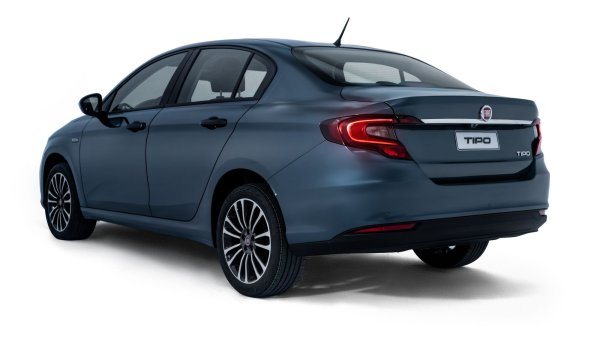 Седанът има доста прилични опции, които включват мултимедийна система UConnect 5 с 10,25-инчов сензорен екран, системи за разпознаване на пътни знаци, поддържане на лентата, автоматично превключване на фаровете и наблюдение на мъртвите зони, както и безжично зареждане за смартфон, но срещ допълнително заплащане.
