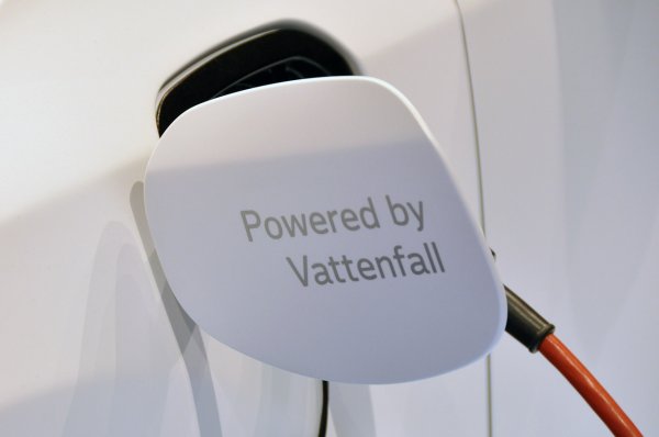  Volvo V60 Plug-In Hybrid