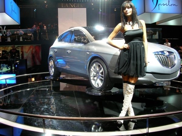 Момичетата на автосалон Детройт 2009