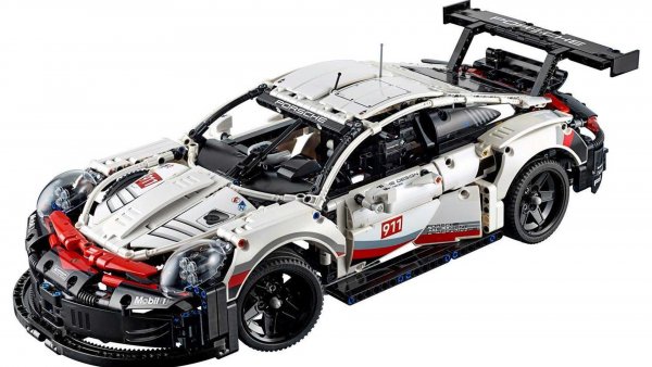 Дължина: 50 см; брой части: 1580; цена: 154,99 евро

Този вариант е по-малко претенциозен от GT3 RS, с няколко сантиметра по-къс но и също толкова комплексен, включвайки кормилна система, окачване, работещ 6-цилиндров боксер и други екстремно добре направени детайли. В салона има екран, карта на пистата Лагуна Сека на вратата и дори пожарогасител.