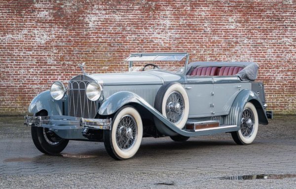 Очаквана цена: 300,000 - 400,000 евро
Днес Rolls-Royce е на практика без конкуренция в най-високия сегмент на луксозните автомобили. Но допреди Втората световна война още две марки му оспорват водачеството - Hispano-Suiza и италианската Isotta-Fraschini. 
Този конкретен автомобил, с каросерия от ателието Castagna, е доставена в Ню Йорк за сина на вестникарски магнат. В по-ново време е основно реставрирана, участвала е във Вила д'Есте през 2013, а миналата година спечели голямата награда на InterClassics Maastricht.
