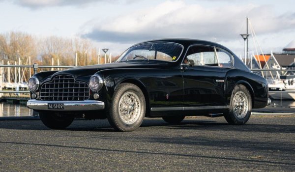 Очаквана цена: 800,000 - 1,000,000 евро
Представено през 1950 на Парижкия автосалон, Ferrari 195 e произвеждано само две години в общо 28 бройки, от които 11 са с каросерия от Ghia. Задвижва се от легендарния 2.3-литров V12 двигател с един карбуратор Weber 36 DCF и мощност от 128 конски сили. Коннкретната кола е участвала в множество исторически състезания. След 2017 е напълно реставрирано. 
