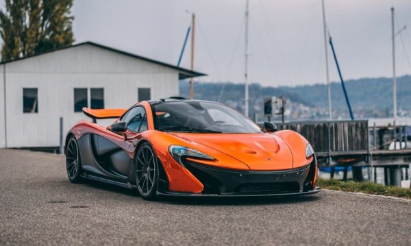 Очаквана цена: 900,000 - 1,200,000 евро
Първата хибридна суперкола в света - макар да изпревари за това отличие Ferrari La Ferrari само с около един час. Задвижането се състои от 3.8-литров V8 и електромотор, произвеждащи обща мощност от 903 конски сили. И до днес това е една от най-бързите коли в света, ускоряваща до 200 км/ч за под 7 секунди. Конкретният екземпляр е изминал 12,021 км. Съществуват само 375 бройки от модела. 
