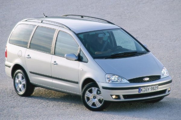 Вярвате или не, първото поколение на минивана е оборудван с VR6 двигателя на Volkswagen. Galaxy е резултат от съвместно предприятие между немската компания и Ford, което доведе и до създаването на Volkswagen Sharan и SEAT Alhambra. В случая с комбито със синята овална емблема, имаше версия със задвижване на всички колела, която включваше 2,8-литров VR6 двигател, произвеждащ 204 к.с.
