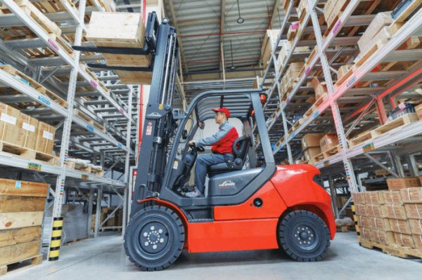 Най-редкият случай на използване на двигателя VR6 на Volkswagen обаче е в мотокарите Linde, които, разбира се, не са превозни средства, но заслужават да бъдат отбелязани. Предлагат се няколко версии на немския двигател, както в 3,2-литрови, така и в 3,6-литрови конфигурации . Недостатъкът е, че във всички тях мощността е ограничена до само 90 к.с. , въпреки че сигурно звучи фантастично.
