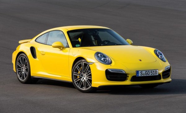 Без съмнение 911 може да се нарече най-легендарната спортна кола. Неговата премиера се състоя през 1963 г. и успехът веднага дойде. Една от характеристиките на автомобила и в същото време заслугата на целия екип на Porsche - спортната кола винаги е оставала разпознаваема и в същото време е получила най-модерните технологии. 