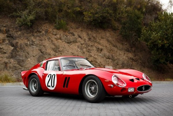 Суперколите на Ferrari винаги са били много скъпи. Ferrari 250 GTO от 1963 г. обаче наистина може да ви изненада. Общо 39 от тези машини са произведени, а цената на едно от копията достига 85 милиона долара, което го превърна в най-скъпия автомобил в историята. А това почти сигурно гарантира ранг на &bdquo;легенда&ldquo;.