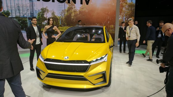 Това е визията на чехите за електрическо SUV купе, по-достъпен конкурент на Jaguar I-Pace и бъдещото електрическо GLC Coupe. С по един електромотор на всяка ос, тази кола ще има 303 коня максимална мощност и 500 километра пробег с едно зареждане.