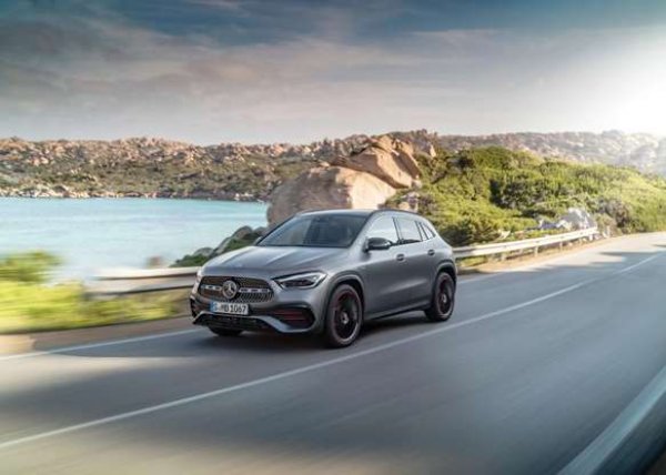 Ако клиентът търси луксозен SUV, а не седан, Mercedes-Benz GLA изглежда като доста приемлива сделка. Германският модел губи около 13 500 долара за първата година. 