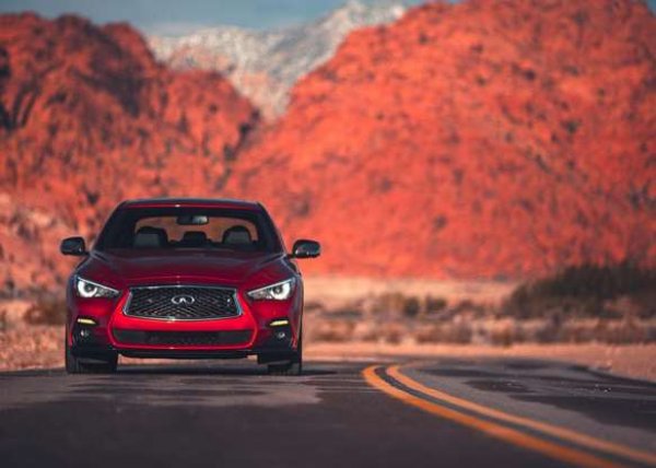 Още един луксозен седан в списъка, който излиза много по-евтино, ако се купи на едва година, а не като чисто нов. При Q50 амортизацията позволява намаляване на цената с над 16 000 долара.
