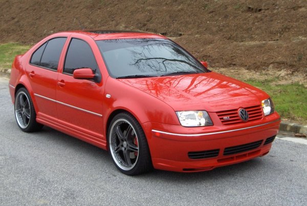 Седалката с подгряване е една много приятна екстра за студените зимни месеци. Но седалката с прегряване не е... Именно такова нещо се случило през 2004 година, когато от Volkswagen трябвало да отзоват над 94 000 бройки от моделите Golf и Jetta, произведени между 2002 и 2004 година. При тях, седалките с подгряване можели да прегреят и да се подпалят, заради дефектни нагреватели.